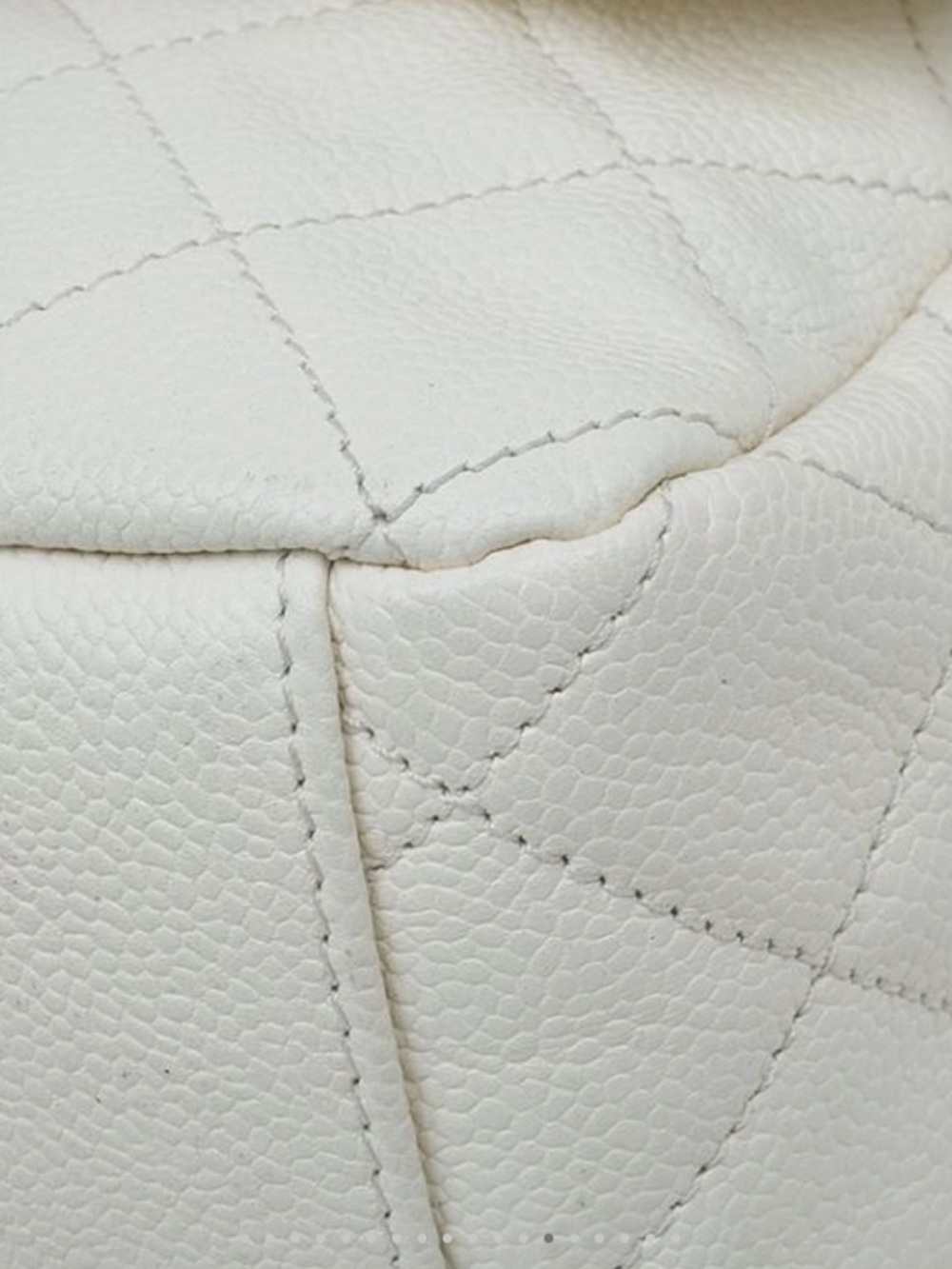 CHANEL Cream Leather Shoulder Bag with Pink Ombre Center - Picture 4 of 7